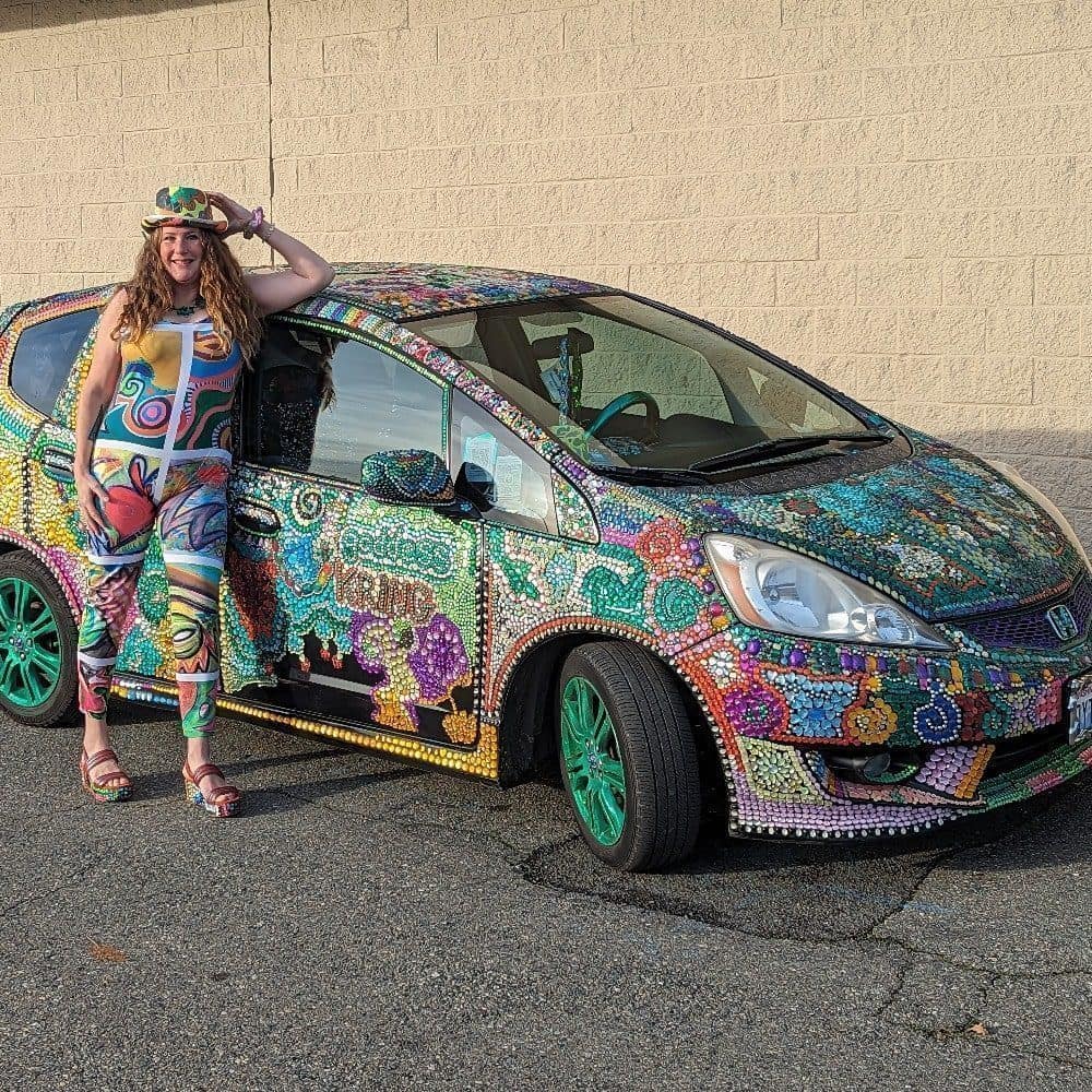 The Performance Art of Goddess Kring The Performance Art of Goddess Kring